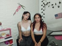 Webcam Nude with MilyAndEmma
