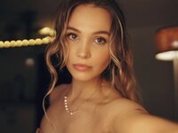 Webcam Nude with SophieMatthews